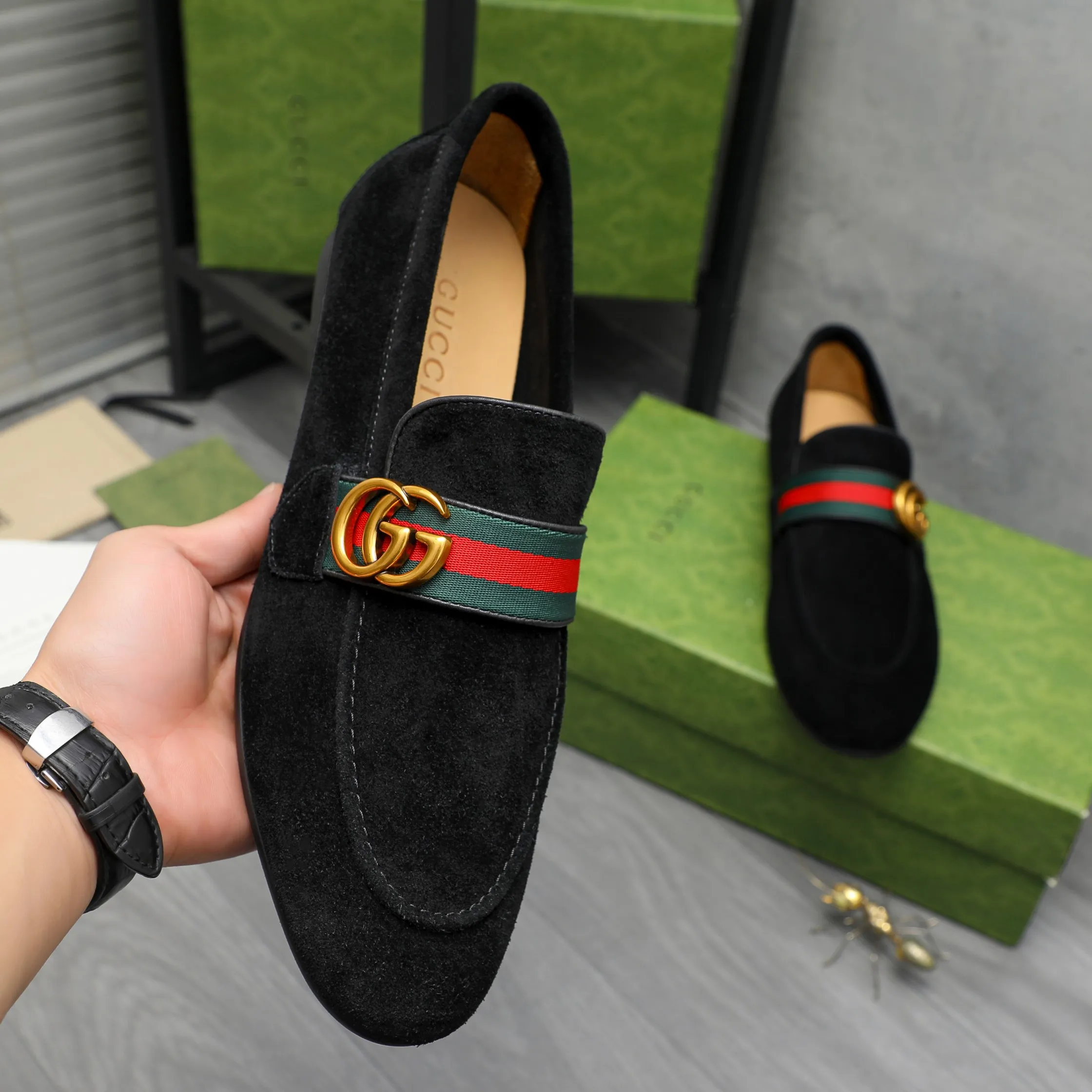 Men's shoes 💰p400 Product trademark: GUCCI "Gucci" business casual leather shoes Regular size: 38-46 (38.45.46 is custom-made and non-returnable) Product material: Selected suede cowhide with webbing upper, cowhide lining, original rubber outsole